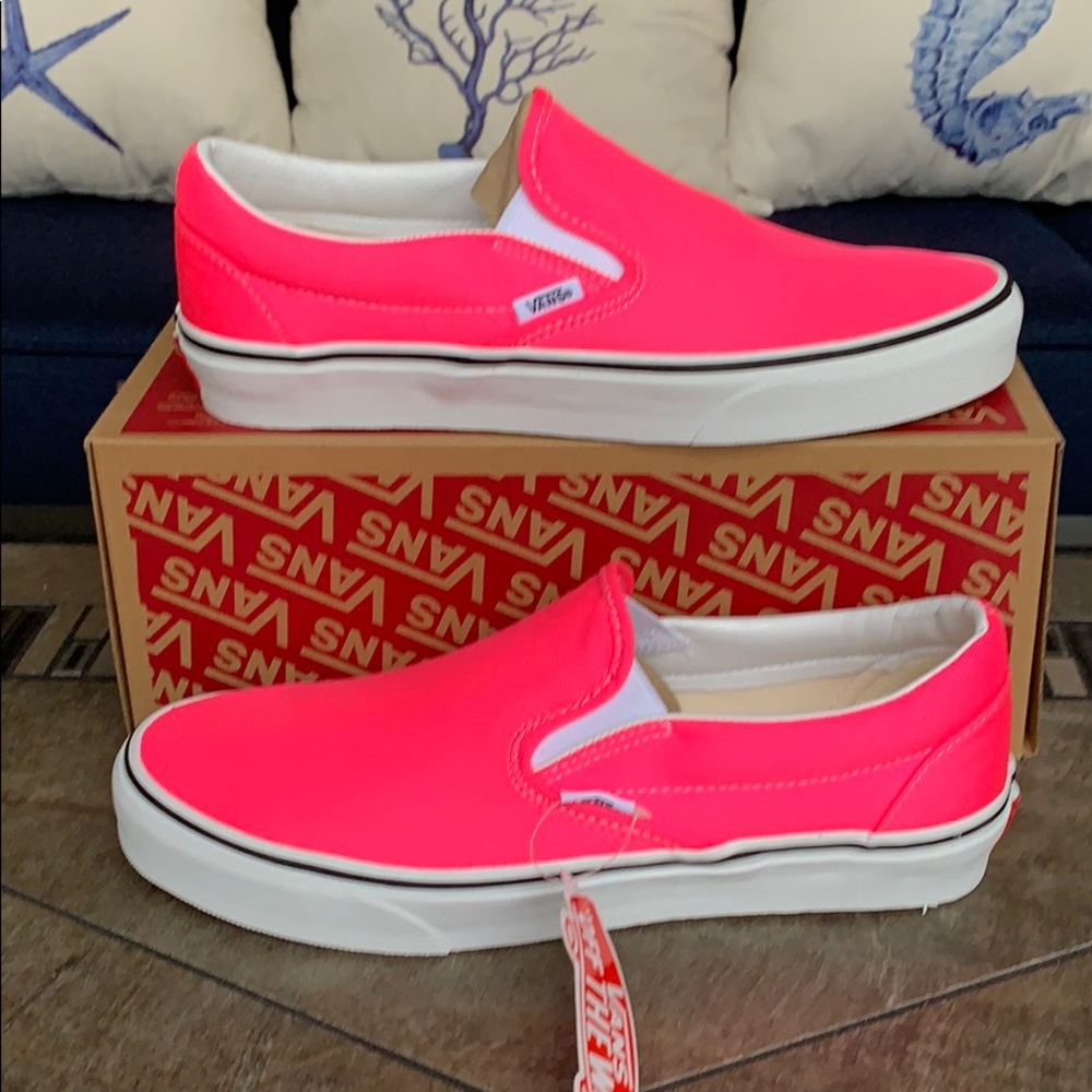 VANS CLASSIC SLIP ON NEON Knockout Pink/Tr Wht WMN - Picture 2 of 16